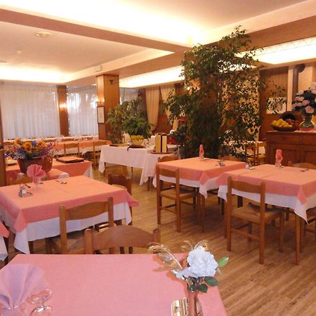 Albergo Ristorante Cima I Pra' 폰테 넬랄피 외부 사진