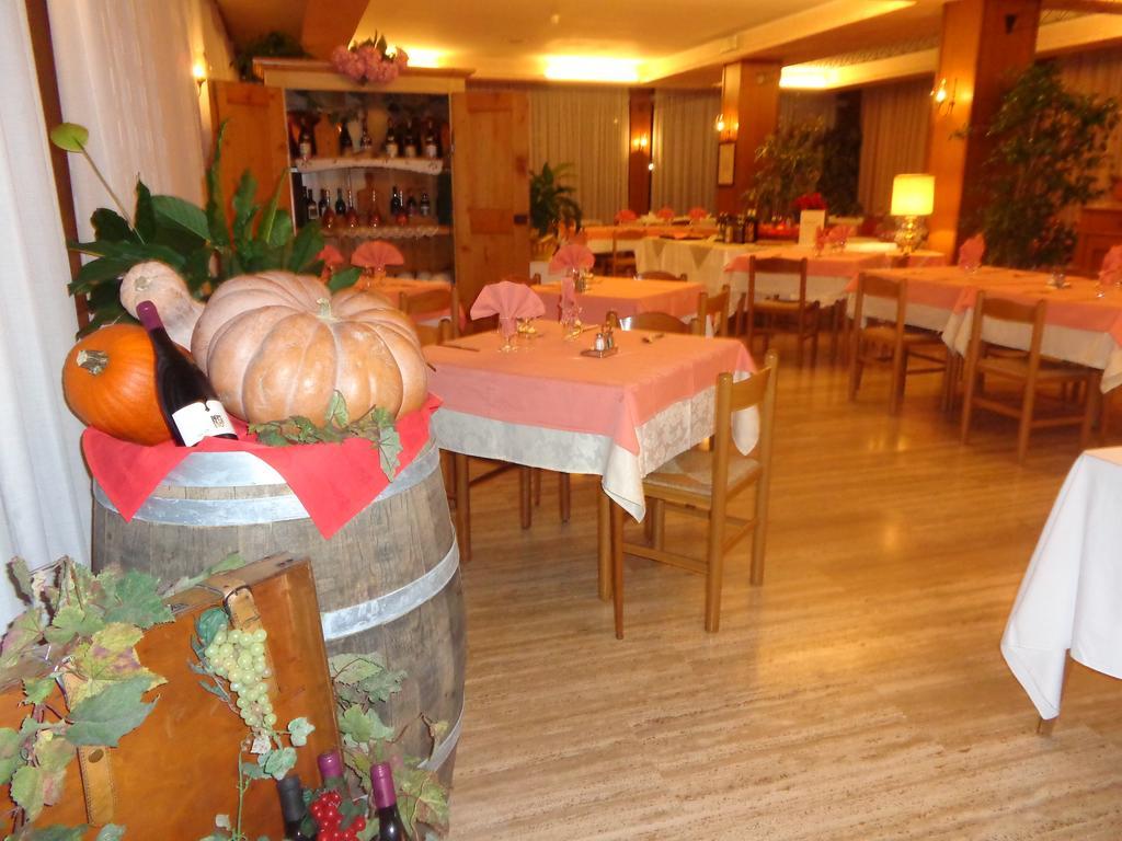 Albergo Ristorante Cima I Pra' 폰테 넬랄피 외부 사진